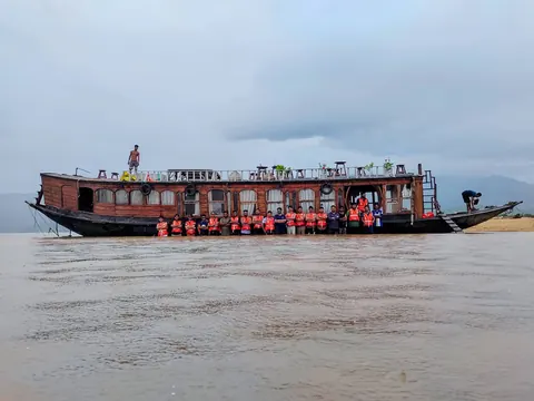 Borsha - Serenity Of Rain & Boat — Tanguar Haor হাউজবোট