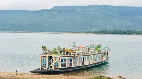 Hawai Tori — Tanguar Haor হাউজবোট