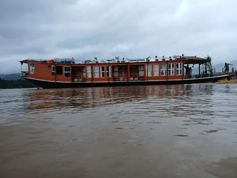 Poddoboti A Floating Luxury in Tangua — Tanguar Haor হাউজবোট