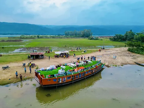 Jol Kunjo — Tanguar Haor হাউজবোট