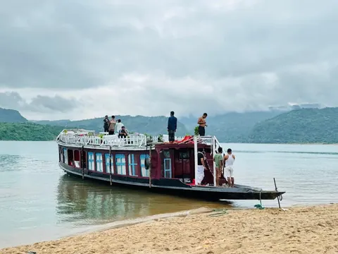 Jol Torongo A Premium Houseboat — Tanguar Haor হাউজবোট