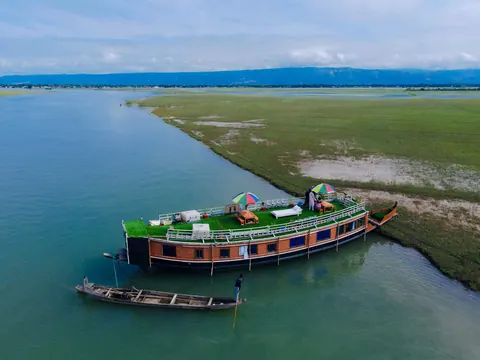 Silver Wave - A Luxury Water Villa — Tanguar Haor হাউজবোট