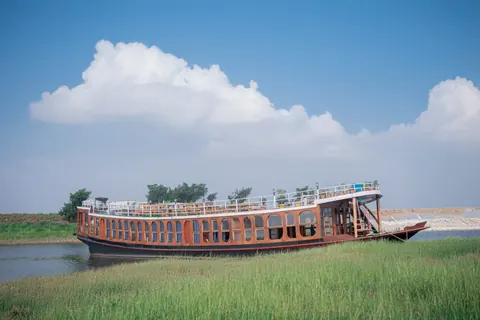 Cynthia's Water Poetry — Tanguar Haor হাউজবোট