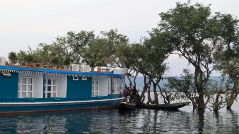Doheem A Luxury Houseboat at Tanguar Haor — Tanguar Haor হাউজবোট