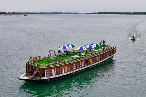 Kadombori - A Premium AC Houseboat In Tangua — Tanguar Haor হাউজবোট