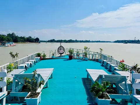 Bojra The Great Akbar — Tanguar Haor হাউজবোট