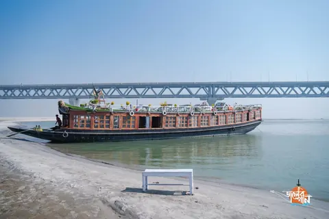 Joler Gaan A Rythmic Houseboat — Tanguar Haor হাউজবোট